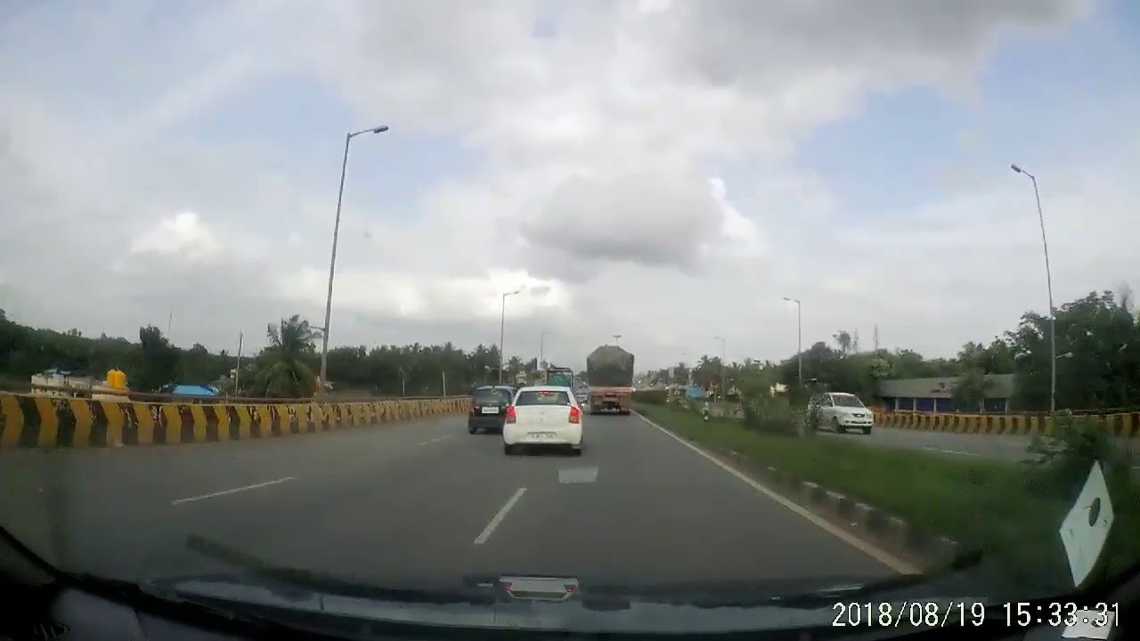ಬೈಕ್ಗಳ ನಡುವೆ ಡಿಕ್ಕಿ: ಸಿನಿಮೀಯ ರೀತಿಯಲ್ಲಿ ಬಚಾವಾದ ಬಾಲಕ
