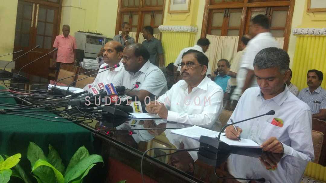 ರೈತರಿಗೆ ವರಮಹಾಲಕ್ಷ್ಮಿ ಉಡುಗೊರೆ ನೀಡಿದ ಕುಮಾರಸ್ವಾಮಿ: ರೈತರ ರಾಷ್ಟ್ರೀಕೃತ ಬ್ಯಾಂಕ್ ನಲ್ಲಿನ 2 ಲಕ್ಷ ಸಾಲಮನ್ನಾ ಘೋಷಣೆ