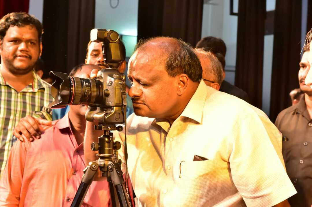 ಮುಖ್ಯಮಂತ್ರಿಯವರಿಂದ ಛಾಯಾಚಿತ್ರ ಪ್ರದರ್ಶನ ಅನಾವರಣ