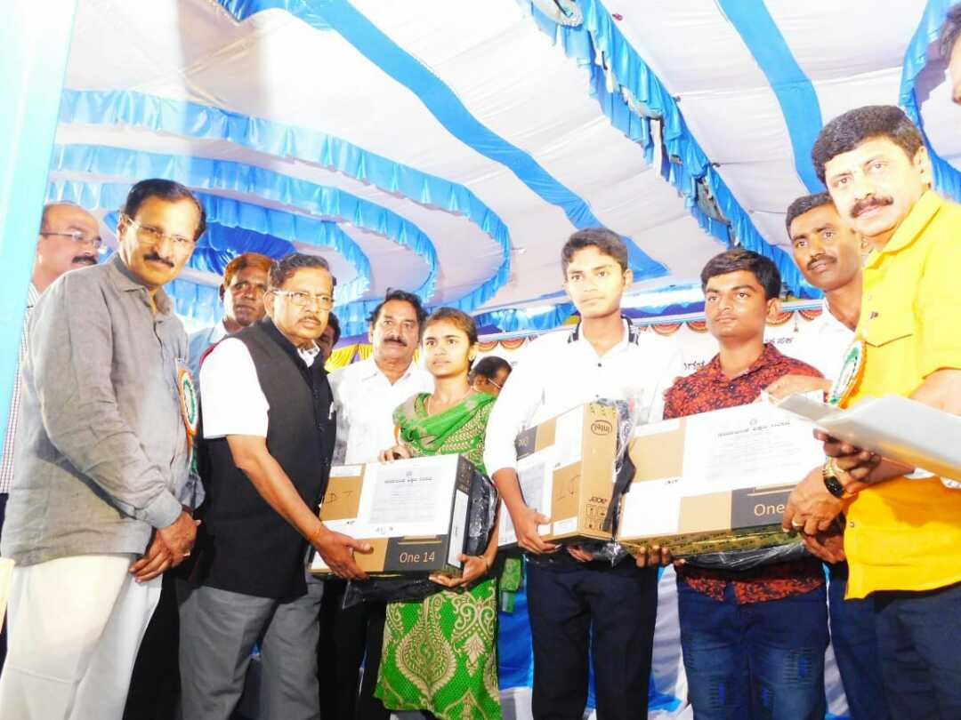 ಉತ್ತಮ ಶಿಕ್ಷಕಿಗೆ 25 ಸಾವಿರ ಚೆಕ್ ನೀಡಲಾಗುವುದು: ಡಿಸಿಎಂ ಡಾ.ಜಿ. ಪರಮೇಶ್ವರ್