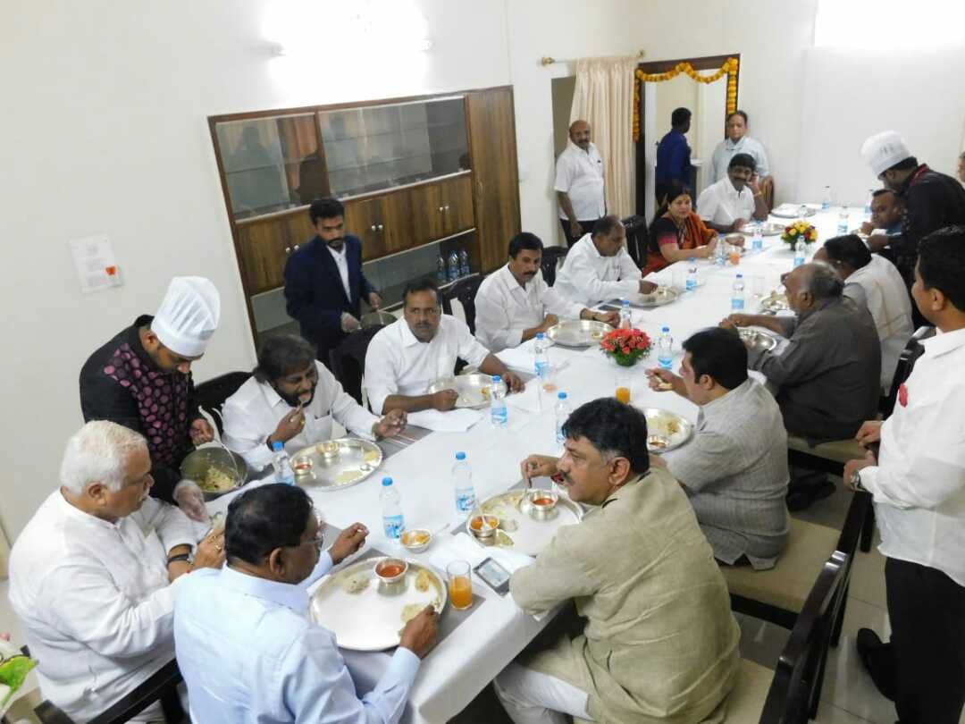 ಕಾಂಗ್ರೆಸ್ ಸಚಿವರಿಗೆ ಡಿ.ಕೆ.ಶಿವಕುಮಾರ್ ಉಪಹಾರ ಕೂಟ!