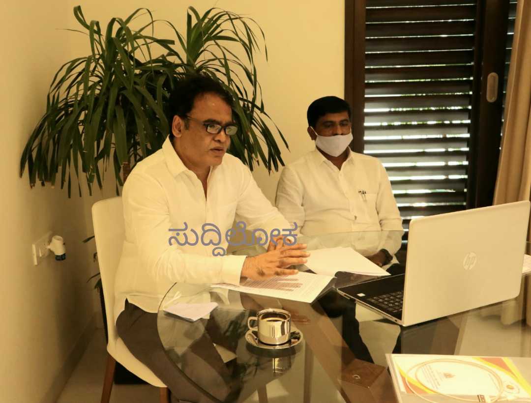 ವಾರ್ಡ್ ಮಟ್ಟದಲ್ಲಿ ಕೊರೋನ ಸೋಂಕಿತರ ಸೇವೆಗೆ ಬಿಜೆಪಿ ಕಾರ್ಯಕರ್ತರ ದಂಡು: ಹುರುಪು ತುಂಬಿದ ಡಿಸಿಎಂ