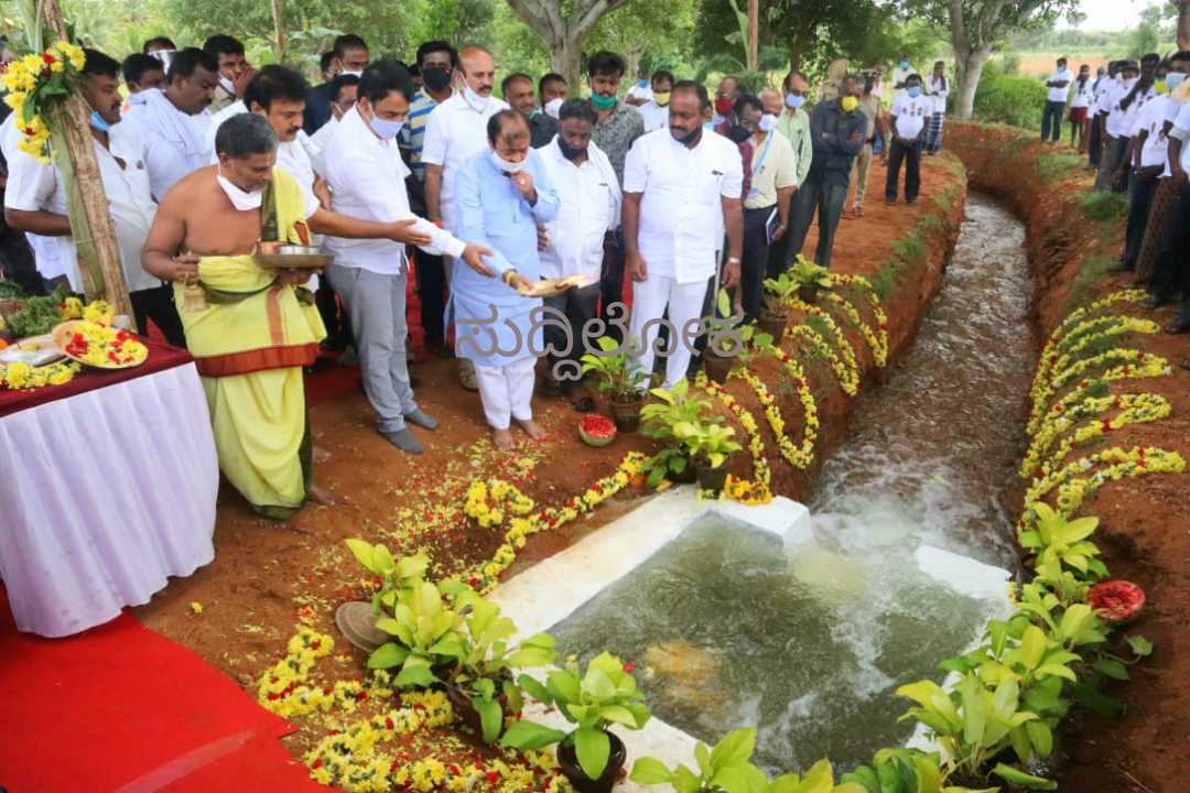 ಮಂಡ್ಯ ಜಿಲ್ಲೆಯ ನೀರಾವರಿ ಯೋಜನೆಗಳಿಗೆ ಕಾಯಕಲ್ಪ 28 ಹಳ್ಳಿಗಳಿಗೆ ಕುಡಿಯುವ ನೀರು, 5 ಕೆರೆ ತುಂಬಿಸುವ ಯೋಜನೆಗೆ ಚಾಲನೆ