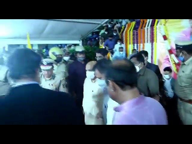Video-ಕಂಠೀರವ ಕ್ರೀಡಾಂಗಣದಲ್ಲಿ ಪುನೀತ್ ಪಾರ್ಥಿವ ಶರೀರ ಸಾರ್ವಜನಿಕ ದರ್ಶನಕ್ಕೆ ಅವಕಾಶ..