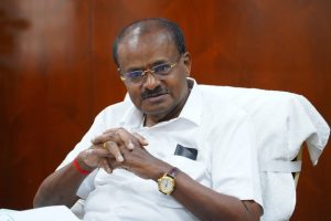 ನೀವು ಕರ್ನಾಟಕದ ಮುಖ್ಯಮಂತ್ರಿಯೋ ಅಥವಾ ವಿಧಾನಸೌಧ ಮೆಟ್ಟಿಲುಗಳಿಗಷ್ಟೇ ಮುಖ್ಯಮಂತ್ರಿಯೋ!? : ಸಿದ್ದು ಕಾಲೆಳೆದ ಹೆಚ್ಡಿಕೆ