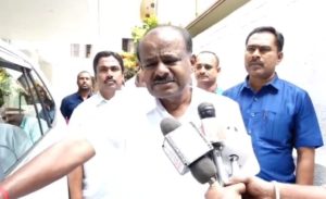 ಆ ವ್ಯಕ್ತಿಯಿಂದ ಬಟ್ಟೆ ಹೊಲಿಸಿಕೊಳ್ಳುವ ದಾರಿದ್ರ್ಯ ನನಗಿಲ್ಲ :ಡಿಕೆ ಶಿವಕುಮಾರ್ ವಿರುದ್ಧ ಕುಮಾರಸ್ವಾಮಿ ವಾಗ್ದಾಳಿ