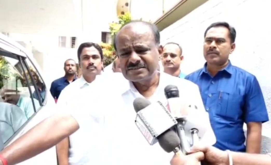 ಆ ವ್ಯಕ್ತಿಯಿಂದ ಬಟ್ಟೆ ಹೊಲಿಸಿಕೊಳ್ಳುವ ದಾರಿದ್ರ್ಯ ನನಗಿಲ್ಲ :ಡಿಕೆ ಶಿವಕುಮಾರ್ ವಿರುದ್ಧ ಕುಮಾರಸ್ವಾಮಿ ವಾಗ್ದಾಳಿ
