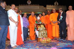 ಮಾಜಿ ಪ್ರಧಾನಿ ಹೆಚ್.ಡಿ ದೇವೇಗೌಡರಿಗೆ ಶ್ರೀ ಗಂಗ ಸಾಮ್ರಾಟ ಶ್ರೀಪುರುಷ ಪ್ರಶಸ್ತಿ ಪ್ರದಾನ