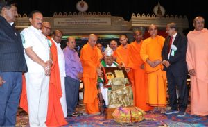 ಮಾಜಿ ಪ್ರಧಾನಿ ಹೆಚ್.ಡಿ ದೇವೇಗೌಡರಿಗೆ ಶ್ರೀ ಗಂಗ ಸಾಮ್ರಾಟ ಶ್ರೀಪುರುಷ ಪ್ರಶಸ್ತಿ ಪ್ರದಾನ