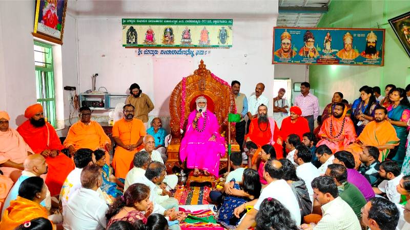 ಅಜ್ಞಾನ ತೊಲಗಿಸಿ ಸುಜ್ಞಾನ ತುಂಬುವವನೇ ನಿಜವಾದ ಗುರು; ರಂಭಾಪುರಿ ಜಗದ್ಗುರುಗಳು