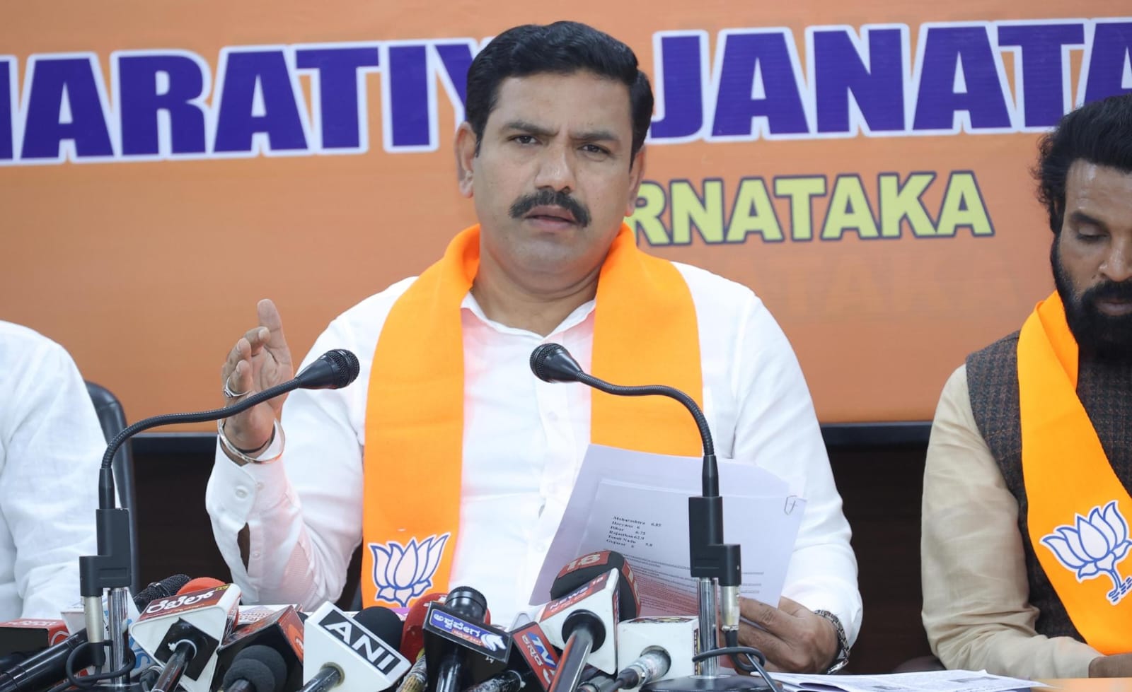 ಸಿದ್ದರಾಮಯ್ಯ ರಾಜೀನಾಮೆ ಪಡೆಯಲು ಭೂಮಿಕೆ ಸಿದ್ಧತೆಗೆ ಸುರ್ಜೇವಾಲಾ ಭೇಟಿ: ಬಿ.ವೈ. ವಿಜಯೇಂದ್ರ