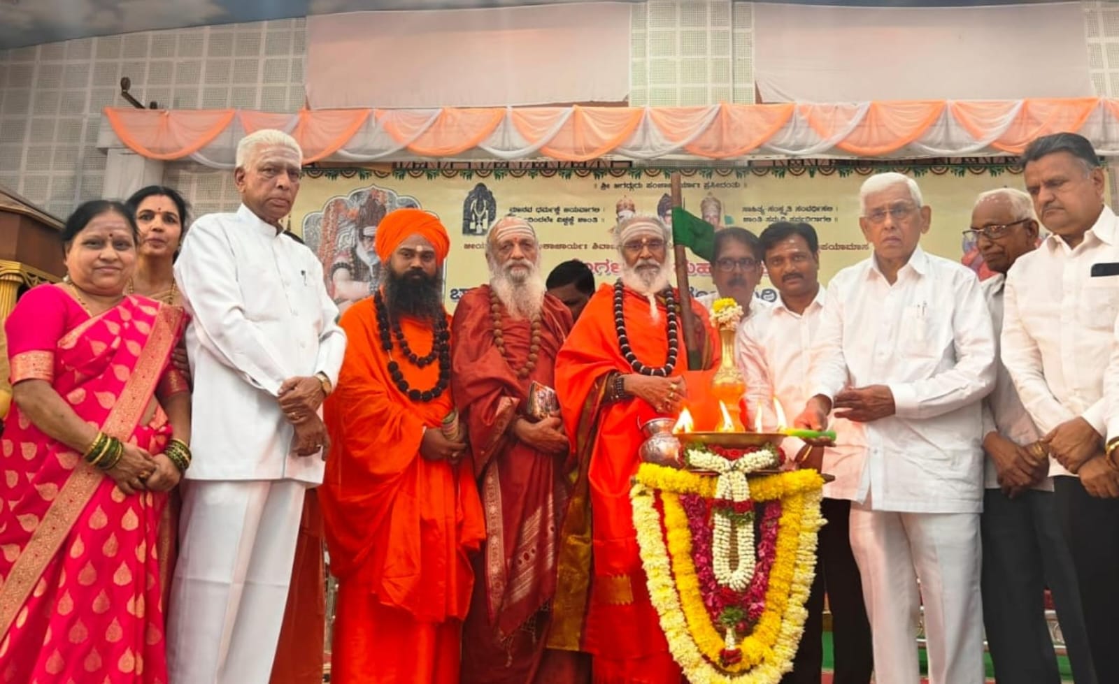 ನಾಗರಿಕತೆಯ ಹೆಸರಿನಲ್ಲಿ ಜೀವನ ಮೌಲ್ಯಗಳು ಕಣ್ಮರೆಯಾಗಬಾರದು; ರಂಭಾಪುರಿ ಜಗದ್ಗುರುಗಳು