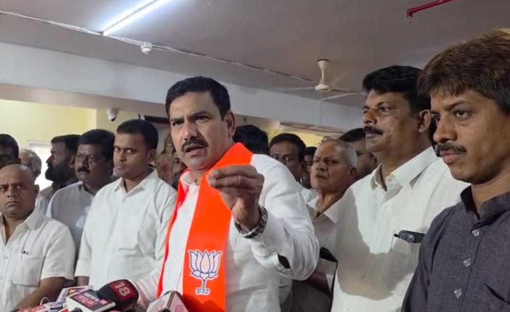 ಐಎಎಸ್ ಅಧಿಕಾರಿಗಳ ಅಸೋಸಿಯೇಷನ್ ಸಿಎಂ ವಿರುದ್ಧ ದೂರು ನೀಡಿಲ್ಲವೇಕೆ?: ವಿಜಯೇಂದ್ರ