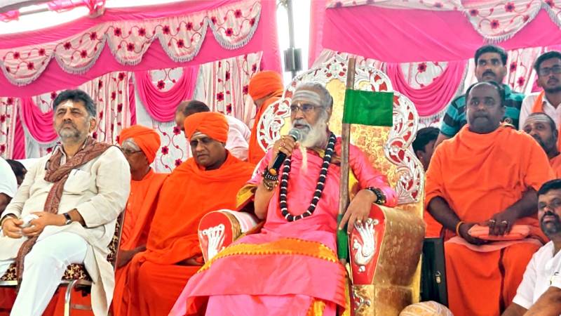 ಸಮಯ ಬಂದಾಗ ಡಿಕೆ ಶಿವಕುಮಾರ್ ಗಟ್ಟಿ ನಿರ್ಧಾರ ಕೈಗೊಳ್ಳುವ ವಿಶ್ವಾಸವಿದೆ; ರಂಭಾಪುರಿ ಶ್ರೀ