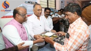 ಸರ್ಕಾರಿ ಆಸ್ಪತ್ರೆಗಳಲ್ಲಿ ಏಕರೂಪ ಆಹಾರ ಪದ್ದತಿಗೆ ಕೋಕ್; ಪ್ರತಿ ರೋಗಿಗೂ ಚಿಕಿತ್ಸೆಗೆ ತಕ್ಕಂತೆ ಸಿಗುತ್ತೆ ಪೌಷ್ಠಿಕ ಆಹಾರ..!