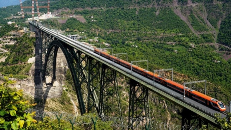 ದೇಶದಲ್ಲಿ 164 ವಂದೇ ಭಾರತ್‌ ರೈಲು ಸಂಚಾರ: 274 ಜಿಲ್ಲೆಗಳಲ್ಲಿ ಸಂಪರ್ಕ