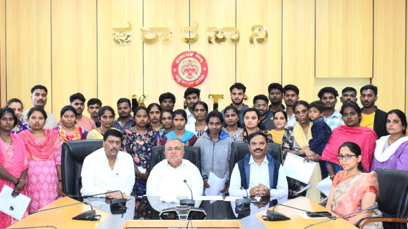 ಕೆಎಸ್ಆರ್ಟಿಸಿ:ಅನುಕಂಪದ ಆಧಾರದ ಮೇಲೆ ನೇಮಕಾತಿ ಪತ್ರ ವಿತರಿಸಿದ ರಾಮಲಿಂಗಾರೆಡ್ಡಿ