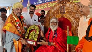 ಬಾಳೆಹೊನ್ನೂರು ಅಜ್ಜಯ್ಯ ನೀಡಿದ ಸಾಕ್ಷಾತ್ಕಾರ ಶೀಘ್ರದಲ್ಲೇ ಪುಸ್ತಕ ರೂಪಕ್ಕೆ: ಡಿಕೆ ಶಿವಕುಮಾರ್ ಘೋಷಣೆ