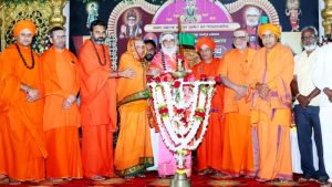 ಮೊದಲು ಮಾನವನಾಗುವುದನ್ನು ರೂಢಿಸಿಕೊಳ್ಳಿ: ರಂಭಾಪುರಿ ಜಗದ್ಗುರುಗಳ ಸಂದೇಶ