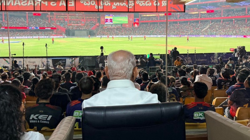 ಬೈ-ಎಲೆಕ್ಷನ್ ಬಿಸಿ ನಡುವೆ ಚಿನ್ನಸ್ವಾಮಿ ಅಂಗಳದಲ್ಲಿ ‘ರಾಜಾಹುಲಿ’ ದರ್ಬಾರ್! ಬಿಎಸ್‌ವೈ ಆರ್‌ಸಿಬಿ ಪಂದ್ಯ ನೋಡಲು ಬಂದಿದ್ದೇಕೆ?