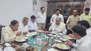 ರಾಜ್ಯ ರಾಜಕಾರಣದಲ್ಲಿ ಹೈಡ್ರಾಮಾ: ಮುಖ್ಯಮಂತ್ರಿ ಸಿದ್ದರಾಮಯ್ಯ ರಾಜೀನಾಮೆ ಸಾಧ್ಯತೆ?