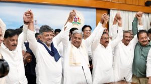 ರಾಜೀನಾಮೆ ಬೆನ್ನಲ್ಲೇ ಒಗ್ಗಟ್ಟಿನ ಮಂತ್ರ: ಮೊದಲು ಡಿಕೆಶಿ, ನಂತರ ಪರಮೇಶ್ವರ್ ಕೈ ಎತ್ತಿ ಹಿಡಿದ ಸಿದ್ದರಾಮಯ್ಯ!