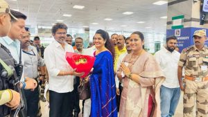 ಕೊಲ್ಲೂರು ಮೂಕಾಂಬಿಕೆಗೆ ತಮಿಳುನಾಡು ಸಿಎಂ ವಿಜಯ್ ವಿಶೇಷ ಪೂಜೆ: 1.6 ಕೆಜಿ ಬೆಳ್ಳಿ ಖಡ್ಗ ಸಮರ್ಪಣೆಯ ಹಿಂದಿನ ರಹಸ್ಯ! 